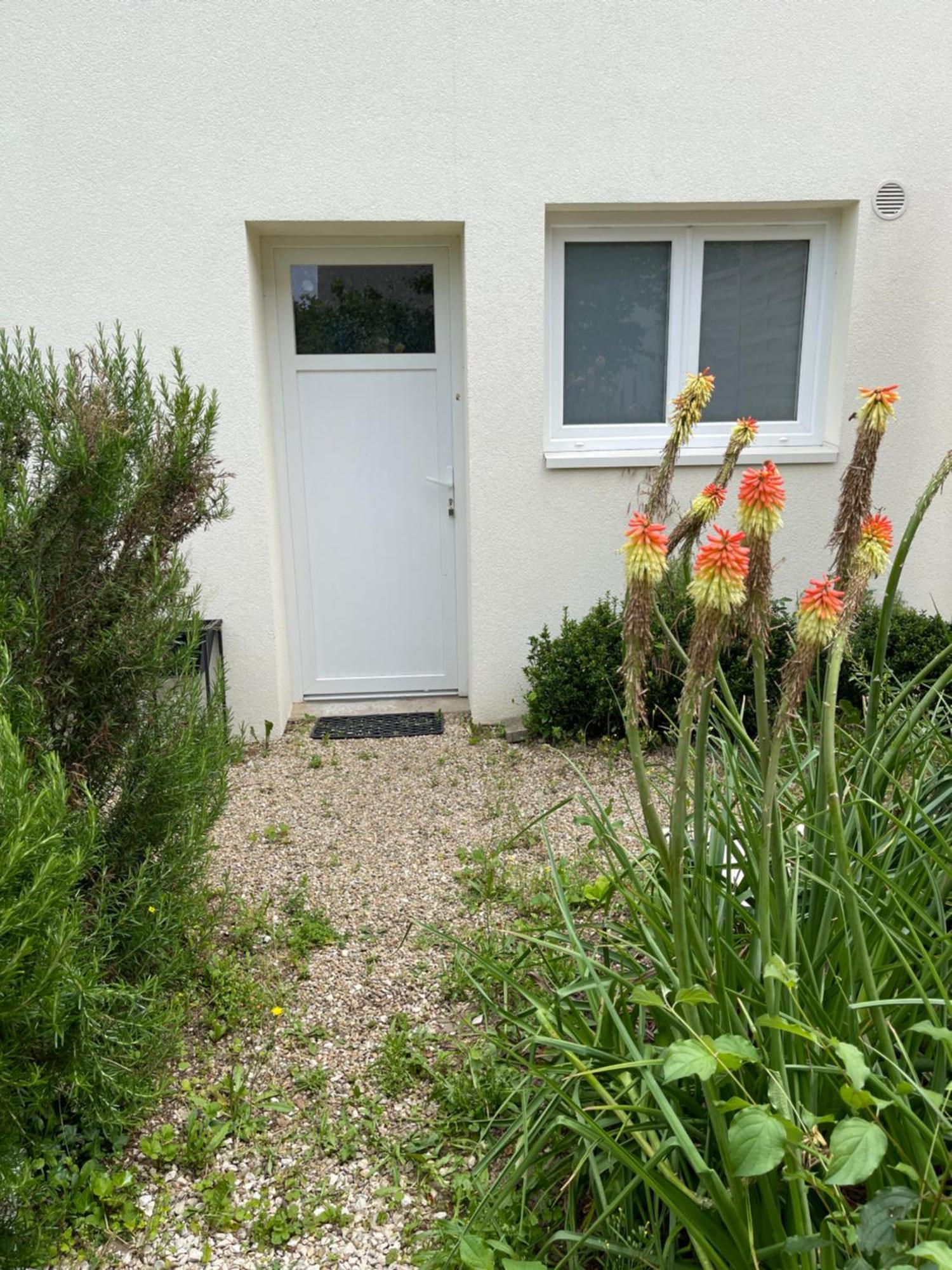Beau Studio Equipe - Calme Et Confortable Bourg-en-Bresse Exterior photo